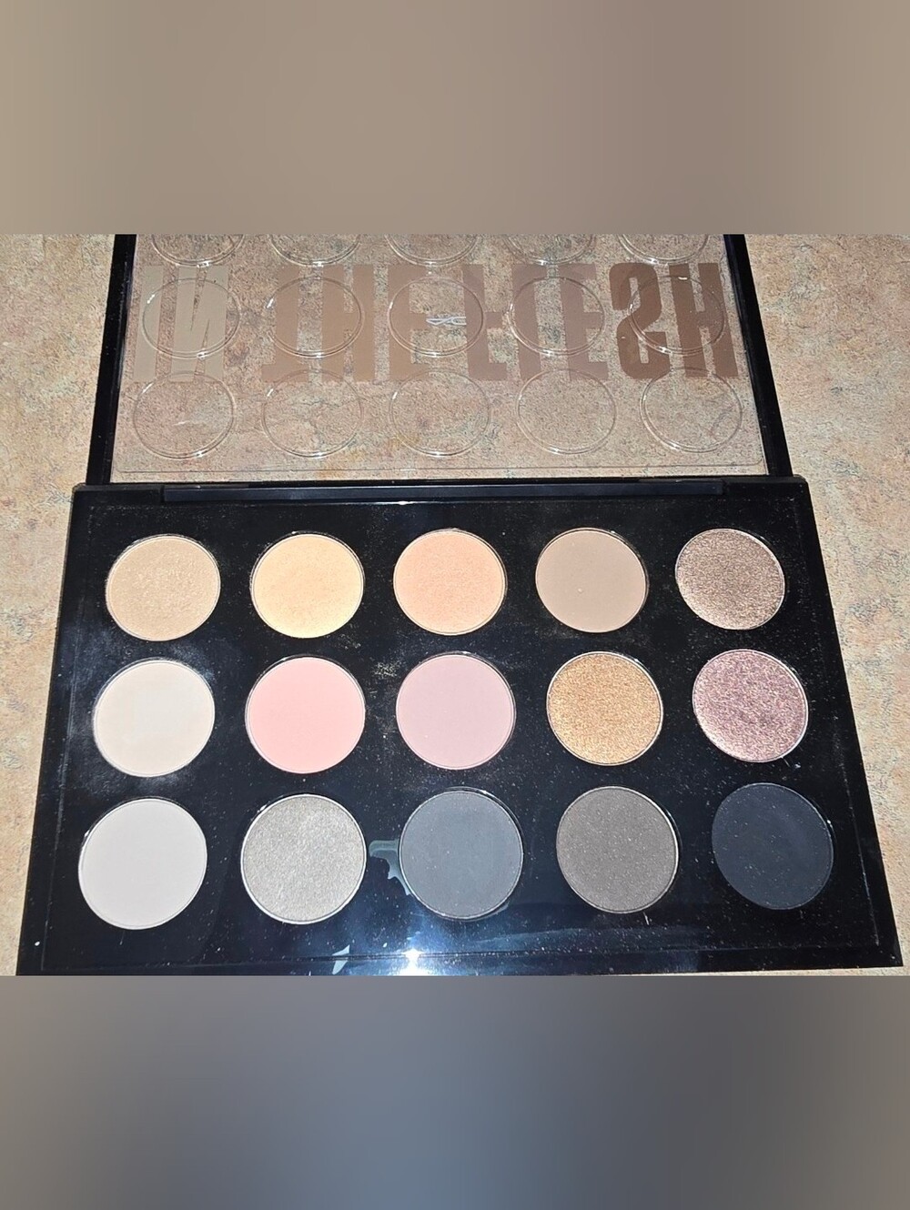 NWOT MAC Cosmetics In The Flesh x15 Shadow Palette